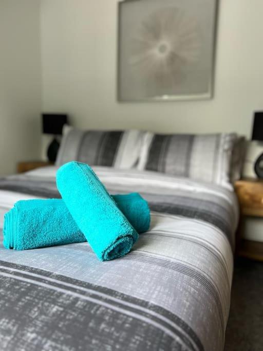 Clare Street - 3 Bedroom House With Private Parking Мертир-Тидвилл Экстерьер фото